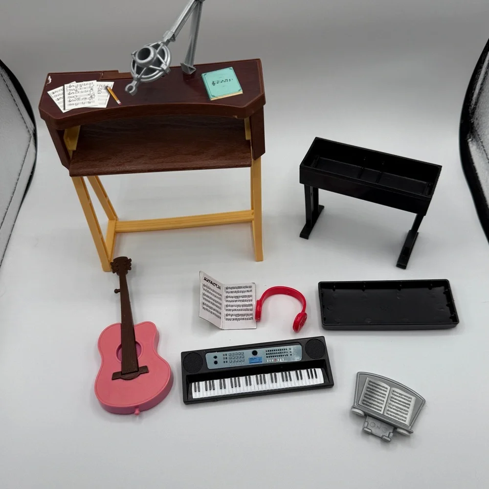 Four Barbie Play-sets with Accessories - Picture 10 of 10